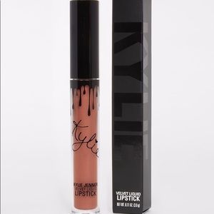 Kylie Velvet Liquid Lipstick Commando